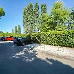 With Pool In 45685 Apartman *