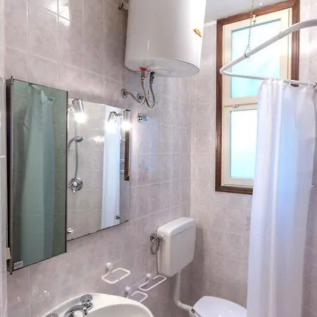 Apartman With Pool In 45685