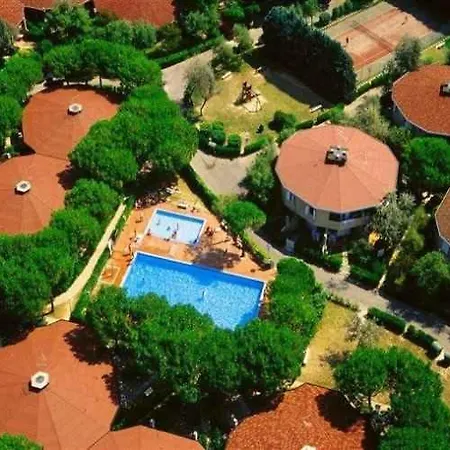 With Pool In 45685 Bibione