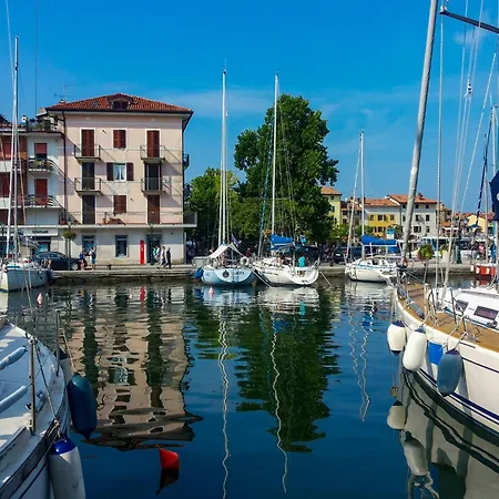 Apartment With Pool In 45685