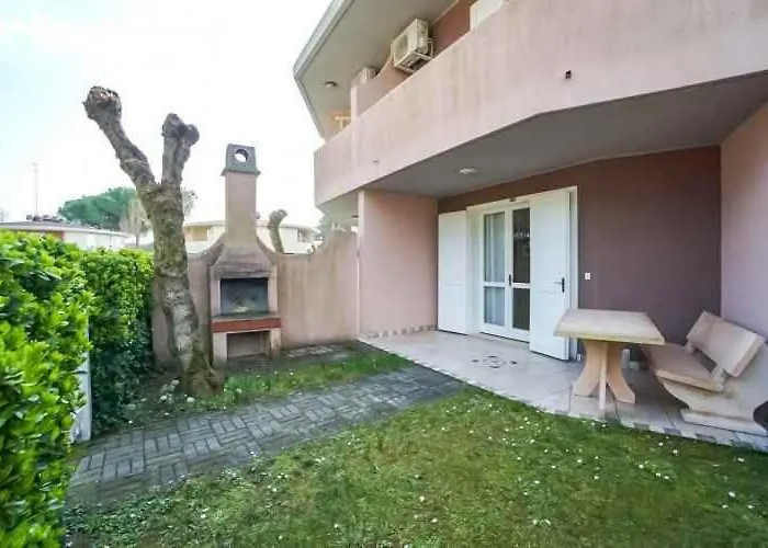 With Pool In 45685 Bibione