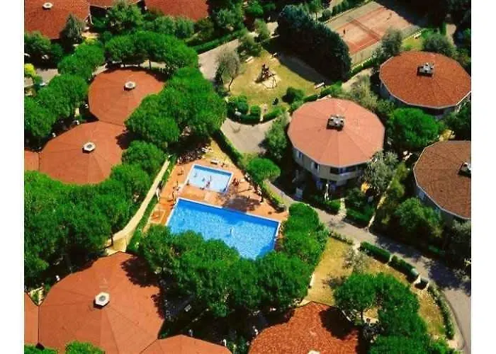 With Pool In 45685 Bibione